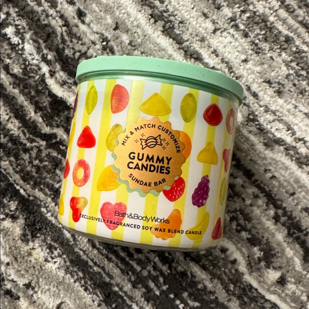 BATH & BODY WORKS LIMITED EDITION “GUMMY CANDIES“ SUNDAE BAR 3-WICK CANDLE.